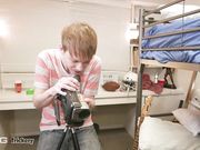被假制作助理骗奸的少妇