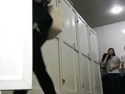 女厕偷拍下课铃响妹子排队进来