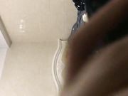 装扮成女人在家接客的伪娘
