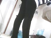 女厕偷拍 瘦弱的妹子好清纯