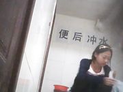 厕所偷拍 长腿黑丝女绝对是个风骚型