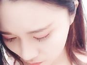 剧情演绎淫荡美女艺校生马上毕业了大街上被导演相中到公园试戏