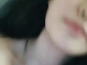 小美女床上慢慢脱掉衣服手指扣逼粉嫩逼逼很是诱惑喜欢不要错过