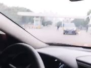 小骚逼越来越骚露脸玩点刺激的路边车震