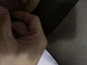 闷骚眼镜妹子穿上黑丝被男炮友用手指抠出水
