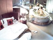 偷情最爱鸳鸯浴情趣酒店偷拍健壮男和美女洗完鸳鸯浴激情