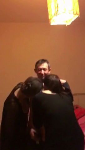 网红大咖柔姐协同姐妹和女儿与性欲过度精神颓废的骨架男乱交