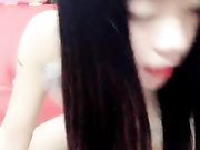 长相清纯萌萌哒嫩妹子沙发上双人啪啪秀很是诱惑