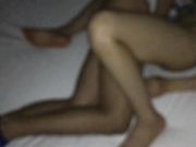 性感漂亮的美女和刚认识的网友夜宵时喝醉了被带到了酒店