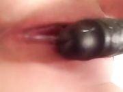 高颜值清纯萌妹KIKI黑色鸡鸡抽插自慰到高潮喷水