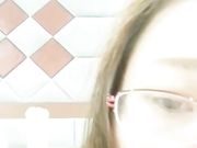 气质眼镜女白领兼职女主播和土豪粉丝宾馆豪华套房约炮