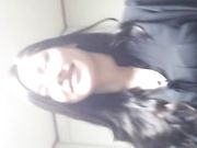 大学名校美女在家把衣服一件件脱掉后和男友打炮自拍