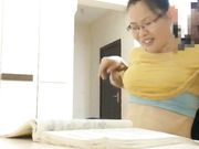 吉它老师上门教授眼镜良家妇女弹琴休息时间挑逗她强行扒光啪啪