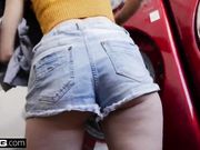 肌肉男大站金发碧眼美女
