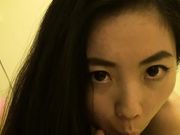 台湾豪放美眉的自慰视频，阴毛刮的不是很干净