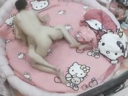 校外开房啪啪清纯闷骚眼镜妹阴毛浓密性感男友舔一舔就插好像刚开苞不久