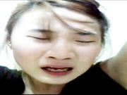 被朋友骗进鸡窝 不肯接客 被吊在房间 为了吃饭40块就要被干一炮