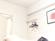 与三位妹子啪啪啪调教的都很乖小伙打炮很生猛搞的妹子大叫边干还语言挑逗