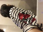 小眼睛单眼皮猥琐小伙与热恋中的漂亮小女友偷尝禁果小美女很活泼
