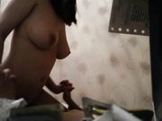 吃了颗伟哥和女友的大奶子闺蜜在出租屋啪啪