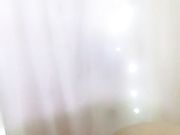很骚的主播妹子还挺讲究卫生带着套手指扣逼喷水再用道具自慰大秀 声音嗲嗲的