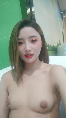 浴缸洗澡口交上位骑乘大力抽插无毛逼逼