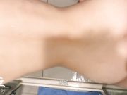 潮吹大喷水 约炮粉丝哥哥浴室干翻小姐姐