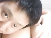 红色肚兜很有激情口活很棒深喉舔弄，被大哥鸡巴草