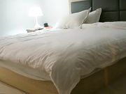 水嫩美女酒店啪啪,苗条性感,刚进屋就抱起来要操