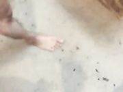 被两个大汉3P玩弄，多种姿势换着操被干的呻吟连连