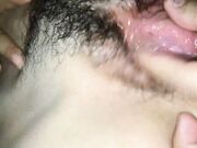 轻轻一揉爱液就泛滥的师范妹子与炮友啪啪啪骚妹很饥渴