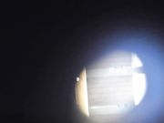 牛人潜入商场隔板女厕侧拍几个颜值不错的美女人美逼嫩