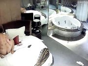 漂亮白嫩气质美女身材性感与男友开房啪啪啪