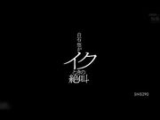 捆绑微胖嫩妹穿着渔网袜在沙发上调教