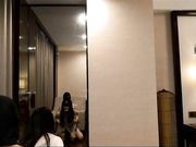 性感漂亮的黑丝美女回家后被尾随的歹毒按倒捆绑后撕破丝袜强行爆操,干完一次抱在桌子上又干!-2