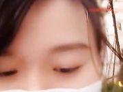 萌萌哒小美女户外温泉直播勾引小伙子摸她还给撸鸡巴旁边有人也不怕对白精彩