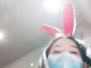 红唇小少妇约炮光头男情趣装白色网袜特写口交 翘起屁股后入抽插