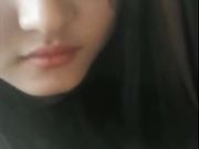 小鲜肉酒店直播时网友要求他当着老婆面操小姨子,为了礼物和老婆把小姨子操了-1