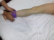 漂亮小美女酒吧被人下药带到酒店迷奸